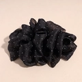 Detail van grote zwarte haarclip van gelaagde stof met sprankelende zilveren glitters - Zwart