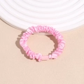 Detalle del coletero de satén rosa con pliegues suaves y hebilla de plástico rosa - Rosa