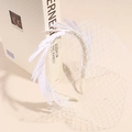 Eleganter weißer Feder Fascinator Haarreif mit feinem Netzschleier für Hochzeiten und Partys - Weiß