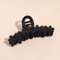 Dettaglio di una pinza per capelli nera opaca da 13cm con design a sei fiori decorativi - Nero