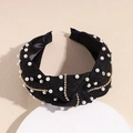 Elegante cerchietto nero annodato con perle, strass e dettaglio di catenella dorata - Nero