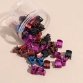 Mini-Haarklammern aus Acryl in matten Farben, die aus einem Klarsichtbehälter fließen - Blau-Violett-Töne