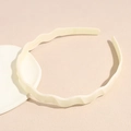 Detail of cream wavy matte headband with non-slip inner teeth for secure hair styling - Off White