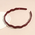 Detalle de diadema ondulada color vino tinto mate con dientes internos antideslizantes - Burdeos