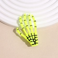 Gros plan sur la pince à cheveux main de squelette jaune fluo montrant les détails - Jaune