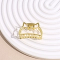 Detalle de pinza para el pelo dorada con diseño de orejas de gato y aleación pulida - Estilo de Gato