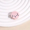 Primer plano de una pinza de resina para el pelo con diseño de caniche rosa y cara de perro - Cachorro Rosa