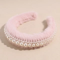 Dettaglio del cerchietto rosa peluche con perle multistrato e spessa trama in spugna - Rosa