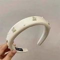 Serre-tête rembourré beige avec papillon doré, perles blanches et étiquette fait main - Blanc avec Papillon en Perle