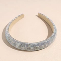 Nahaufnahme von Luxus Strass Haarreif mit dick gepolstertem Design und glitzerndem Silber-Finish - AB Strass Silber