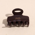 Dettaglio molletta per capelli marrone scuro con scritta dorata Barrette La France - Marrone Scuro