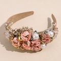 Diadema barroca elegante con rosas de satén rosa, perlas y cristales para estilo refinado - Rosa