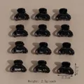 Dettaglio di dodici mini mollette nere a corona con misure dimensionali precise incluse - Cuore Nero