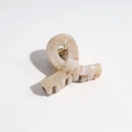 Detail of matte marble hair claw clip with golden metal spring and multi-tooth grip - 4cm Light Brown Linear Clip