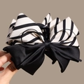 Elegante pinza para el pelo con rayas blancas y negras y acabado de seda - Estilo de Rayas Empalmadas (6147395147358) / Rayas Blancas y Negras