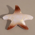 Détail de la pince à cheveux étoile de mer avec dégradé brun et motifs dorés - Dégradé Marron