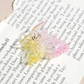 Détail de la pince à cheveux papillon évidée avec dégradé jaune et violet - Papillon Évidé Jaune Rose