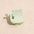 Detalle de una pinza para el pelo de gato verde claro en material de resina acrílica - Verde