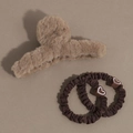 Pince à cheveux en fausse fourrure marron et deux chouchous plissés avec cœur - Marron Peluche