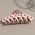 Dettaglio di un fermaglio per capelli rosa a pois neri con doppia fila di denti per presa sicura - Rosa
