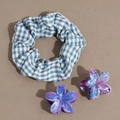 Set elastico vichy blu e fermagli per capelli a fiore per acconciature bambine - Combinazione Elastico A Quadri Blu E Fermagli A Fiore / Blu