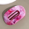 Detailansicht der Haarspange aus Acetat mit rosa Marmormuster und poliertem Finish - Rosarot
