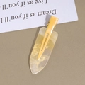 Detailansicht der gelben Acetat-Haarklammer mit Marmortextur und goldenem Glitzer - Dunkelgelb