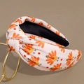 Dettaglio del cerchietto rosa con nodo e stampe colorate di tacchino per il Ringraziamento - Tacchino Bianco