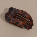Detail view of the tortoiseshell resin hair claw with curved teeth and glossy finish - Red Leopard