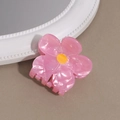 Pince à cheveux fleur rose avec texture marbrée nacrée et détails de pétales fins - Petite Fleur