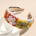 Détail du serre-tête en crochet fait main avec motifs de fleurs colorées de style bohème - Rouge Vert Jaune Bleu