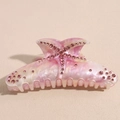 Detalle macro de la pinza de pelo de estrella de mar rosa perlado con pedrería brillante - Estrella de Mar Rosa