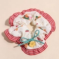 Dettaglio di scrunchie bianco con stampe di orsi e ciliegie e fiocco verde menta con bottone - Stampa Orso Ciliegia / Rosso