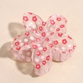 Dettaglio molletta per capelli rosa traslucida con piccoli fiori in resina lucida - Fiore Rosso