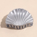 Detail of silver shell-shaped hair claw with matte metallic finish and precise teeth - Small Silver