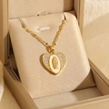 Gouden Maagd Maria hartvormige hanger ketting met zirkonia in een satijnen sieradendoosje - Gouden Hart Maagd Maria Stijl (NE287嘴唇链)