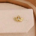 Macro di orecchino a perno stella in oro 18K con ali e pietra di zircone lucida - Stella Alata (Giugno 1)