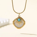 Böhmische Goldhalskette mit Türkisanhänger und Sonnenstrahlen auf Schlangenkette - Geometrischer Sonnen-Türkis-Anhänger (NE205)