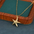 Collar minimalista con colgante de estrella de mar dorada y superficie martillada mujer - Colgante de Estrella de Mar Martillada Dorada (NE113)