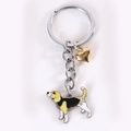 Detalle del colgante de Beagle esmaltado con dije de corazón dorado en llavero de metal - Beagle con Corazón Dorado