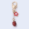Llavero de frutas con cierre de corazón, perlas, flor esmaltada y dije de fresa roja - Fresa Pequeña 3D