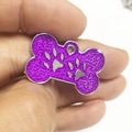 Kleiner lila Hundemarken-Anhänger in Knochenform mit Pfotenmuster aus Zinklegierung - 30*18mm / Lila