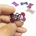 Knochenförmige Haustiermarke aus Zinklegierung in Rot mit Glitzer und Pfotenabdrücken - 30*18mm / Rot