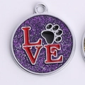 Placa para mascota púrpura brillante con letras LOVE y huella de pata negra - 30mm / Púrpura