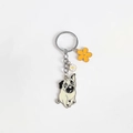 Porte-clés carlin en métal avec breloques de fleur jaune et marguerite blanche en argent - 01 Carlin Affamé