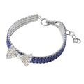 Britischer Haustier-Halsband mit drei Reihen dunkelblauen Strasssteinen und Kristallbogen - S / Blau