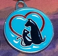 Blauwe ronde penning voor huisdieren met hart en silhouet van kat en hond - Standaard Specificatie / Blauw