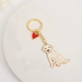 Gouden Labrador sleutelhanger met rood hartje en witte honden hanger op metalen ring - Gouden Ketting Labrador met Rood Hart