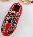 Porte-clés mini chaussure de foot rouge et noire avec anneau métallique doré élégant - Rouge & Noir