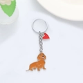 Creatieve zinklegering sleutelhanger met teckel en rood hartje op een witte achtergrond - Bruine Teckel met Driehoekig Hart